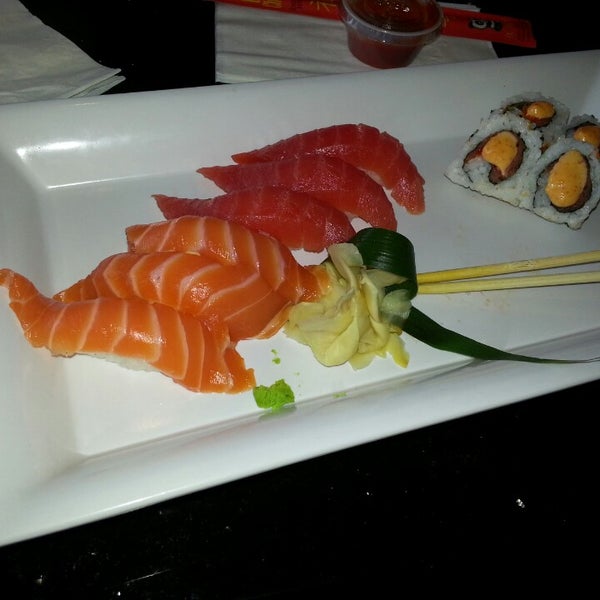 5/30/2013 tarihinde Joel G.ziyaretçi tarafından Bento Asian Kitchen &amp; Sushi'de çekilen fotoğraf