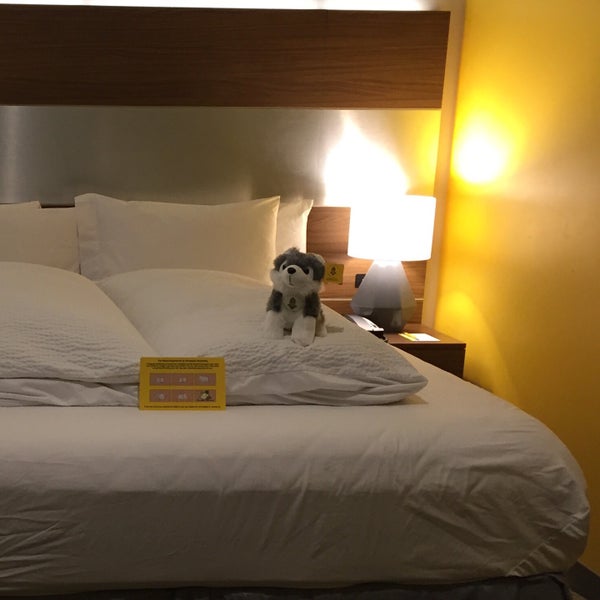 Beautiful hotel and super well situated in the Gaslamp district. Rooms are nice and modern. Love the personalized touch.