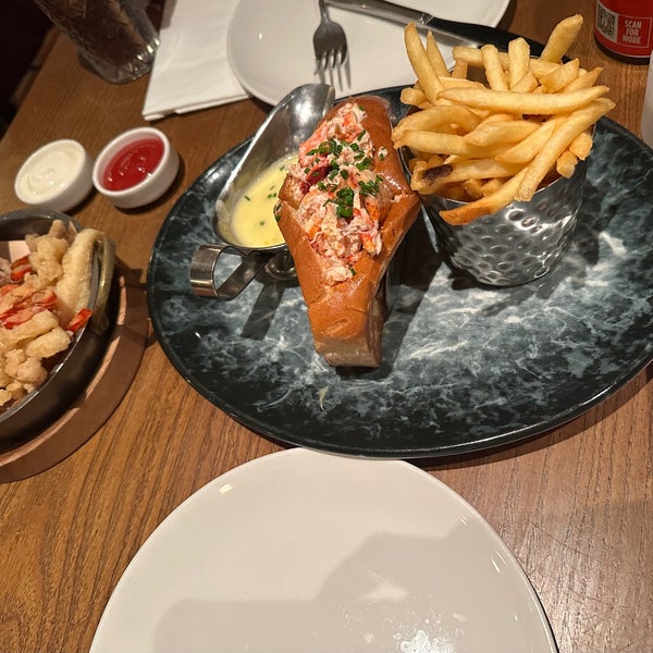 Photo taken at Burger &amp; Lobster by Lulu on 12/30/2023