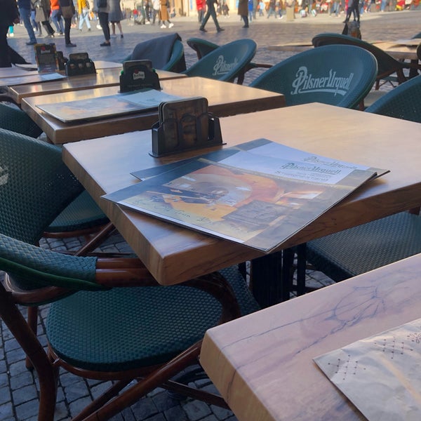 Foto scattata a Pilsner Urquell Original Restaurant Staroměstská da Ali S. il 10/7/2019