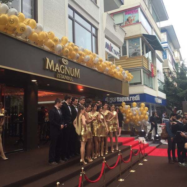 5/22/2015 tarihinde Natali C.ziyaretçi tarafından Magnum Store İstanbul'de çekilen fotoğraf