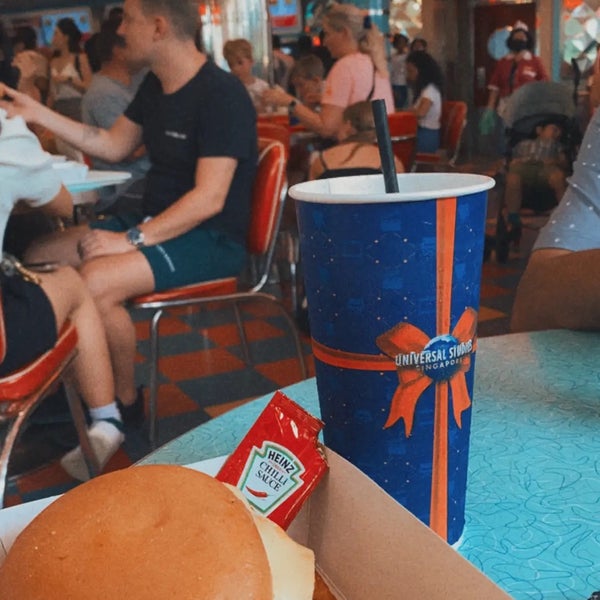 Mel's Drive-In - American Restaurant in Sentosa Island