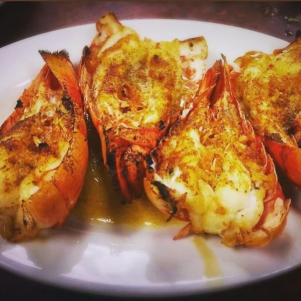 Foto scattata a Astoria Seafood da Astoria Seafood il 9/10/2019