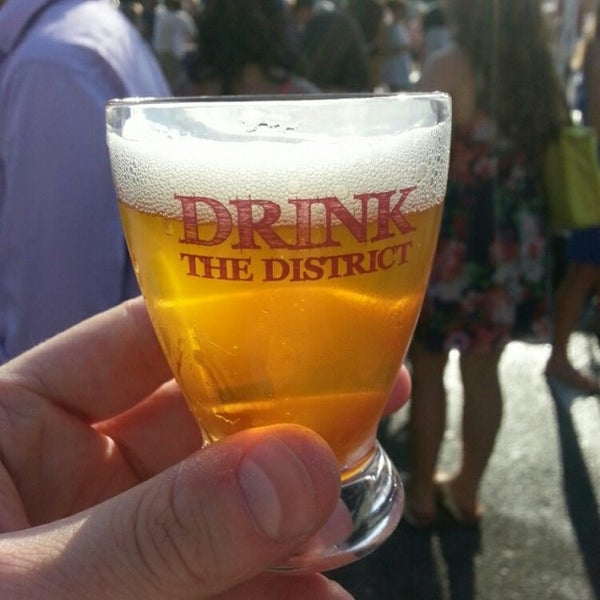 Foto tirada no(a) Drink the District por Luke M. em 6/28/2014