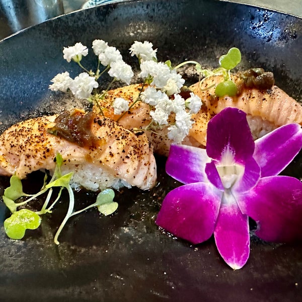 4/25/2024 tarihinde Austinziyaretçi tarafından Blue Sushi Sake Grill'de çekilen fotoğraf