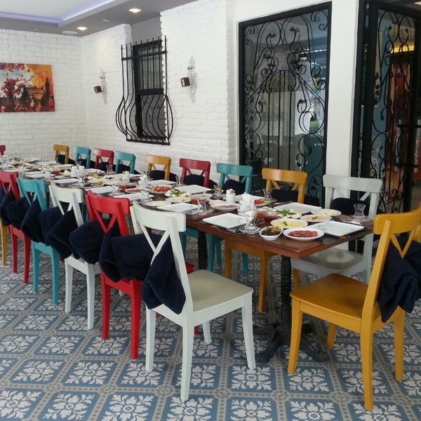 Das Foto wurde bei Moines Cafe &amp; Fine Dining von İbrahim K. am 9/1/2013 aufgenommen