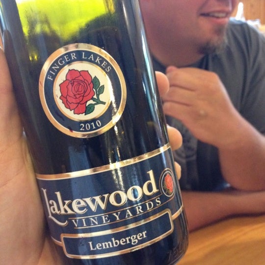 Foto tirada no(a) Lakewood Vineyards por Vic C. em 9/22/2012