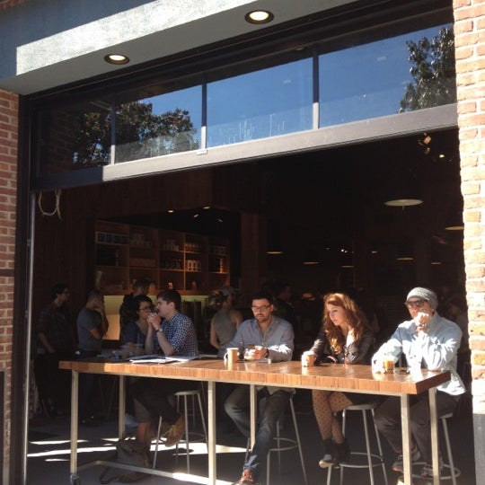Photo taken at Blue Bottle Coffee by Vic C. on 10/21/2012