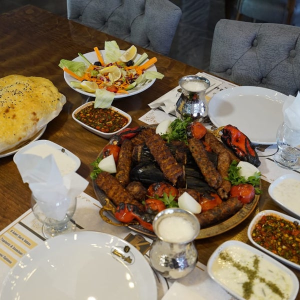 Das Foto wurde bei Kasr-ı Ala Restaurant von Ahmet A. am 10/8/2019 aufgenommen