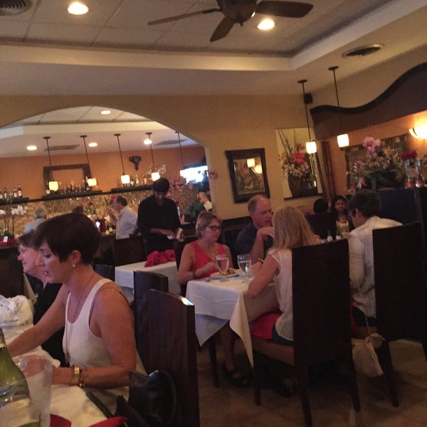 Das Foto wurde bei Zaika Indian Restaurant von Adrian C. am 6/7/2015 aufgenommen