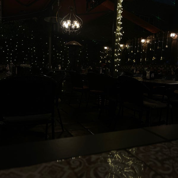 Foto tomada en Liwan Restaurant &amp; Hookah Lounge  por A el 8/18/2021