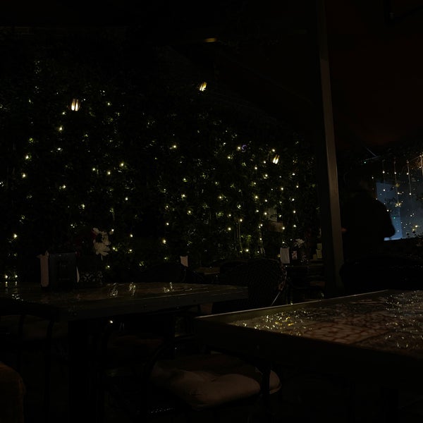8/20/2021 tarihinde Aziyaretçi tarafından Liwan Restaurant &amp; Hookah Lounge'de çekilen fotoğraf