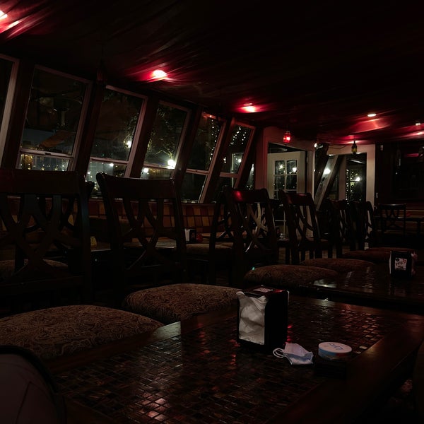 Foto tomada en Liwan Restaurant &amp; Hookah Lounge  por A el 9/9/2021