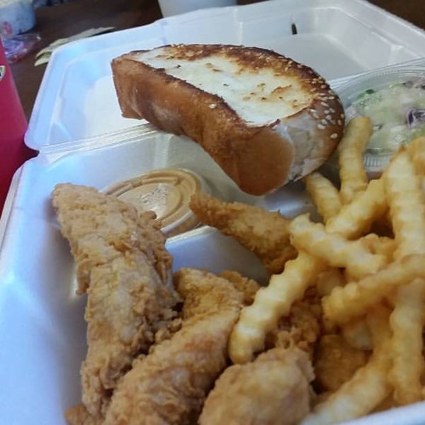 Photo taken at Raising Cane&#39;s Chicken Fingers by Marvin N. on 10/13/2015