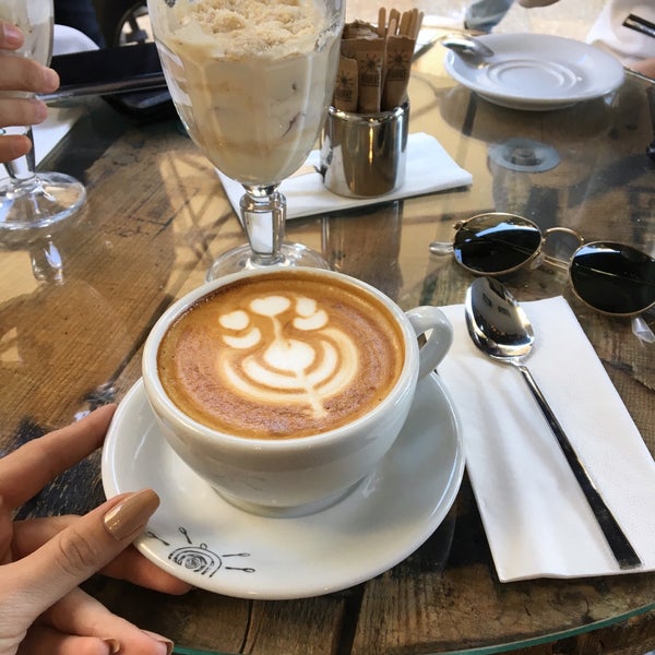 Foto tirada no(a) Awake Coffee &amp; Espresso por Şansım Aşkın em 4/6/2019