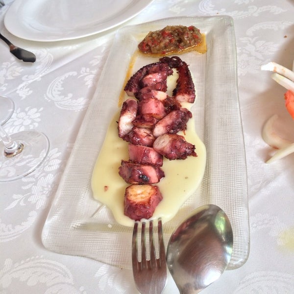 Das Foto wurde bei Hotel Restaurante Cabo Vidio von Fidel T. am 5/18/2014 aufgenommen