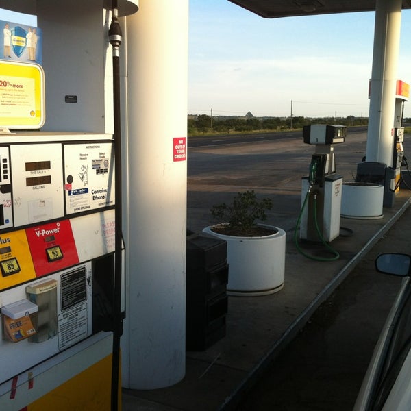 Valero Gas Station Round Mountain, TX