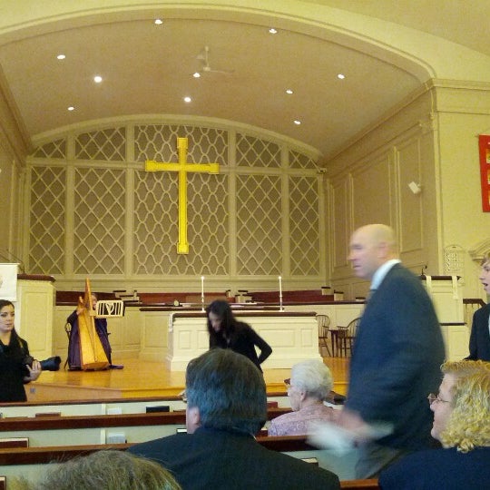Foto tirada no(a) Brookside Congregational Church, United Church of Christ por DayTripper D. em 11/23/2012