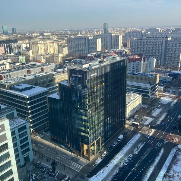 รูปภาพถ่ายที่ Hilton Warsaw City โดย FWB เมื่อ 1/21/2021