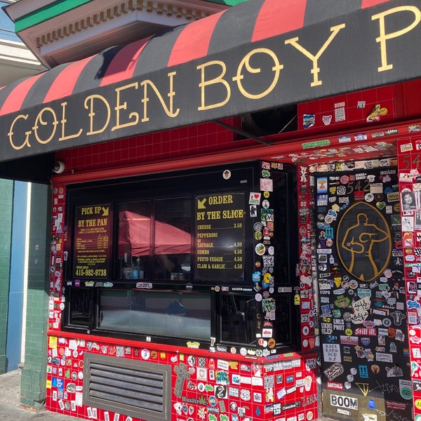 Foto diambil di Golden Boy Pizza oleh FWB pada 3/14/2022