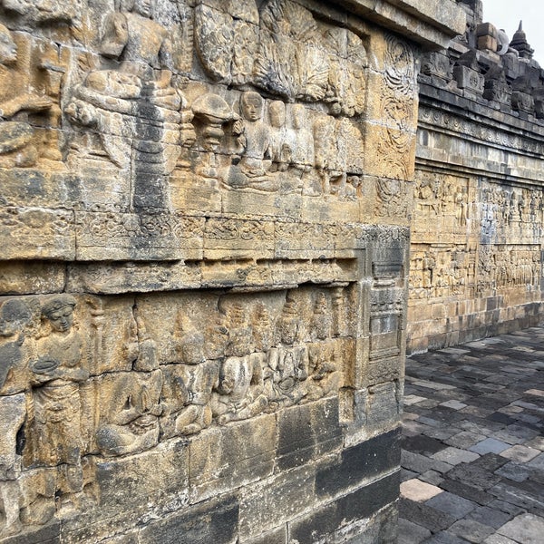 Снимок сделан в Candi Borobudur (Borobudur Temple) пользователем FWB 11/16/2023
