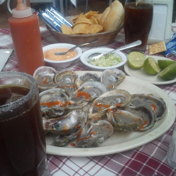 Photo taken at Silver Mariscos by Vero R. on 11/3/2013