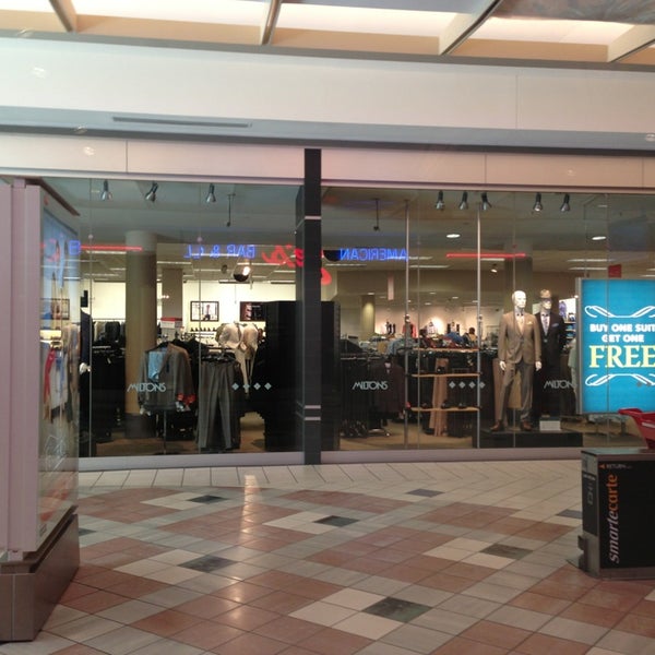 Top 43+ imagen armani exchange braintree mall Abzlocal.mx