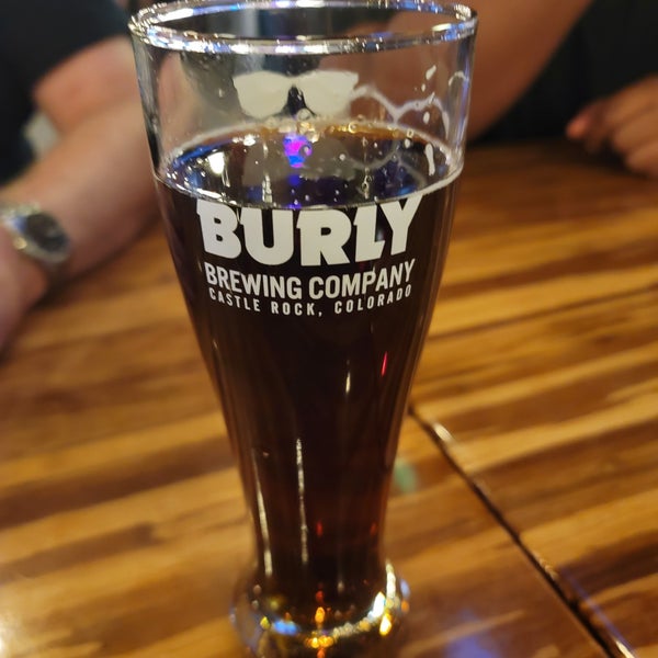 5/27/2021 tarihinde Logan C.ziyaretçi tarafından BURLY Brewing Company'de çekilen fotoğraf
