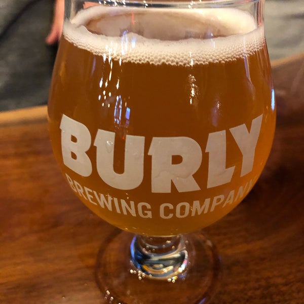 Das Foto wurde bei BURLY Brewing Company von Logan C. am 4/28/2021 aufgenommen