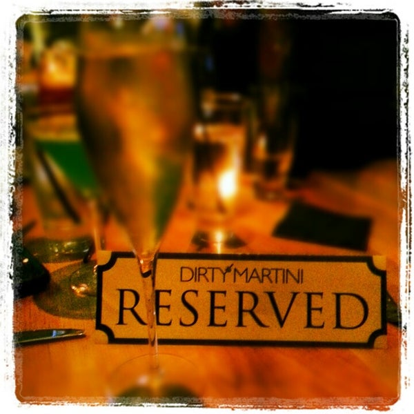 รูปภาพถ่ายที่ Dirty Martini โดย Hef เมื่อ 12/9/2012