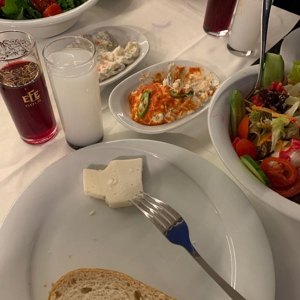 1/13/2022 tarihinde Fatih B.ziyaretçi tarafından Çapa Restaurant'de çekilen fotoğraf