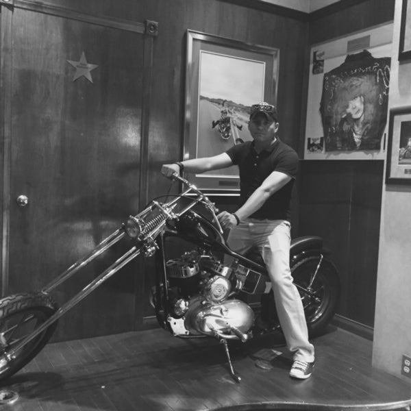 Das Foto wurde bei Harley-Davidson Cafe von Ale P. am 11/2/2015 aufgenommen