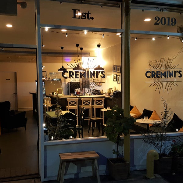 Photo prise au Cremini’s par Cremini’s le8/29/2019