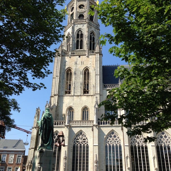 Foto tirada no(a) Sint-Gummaruskerk por Timmy P. em 6/8/2013