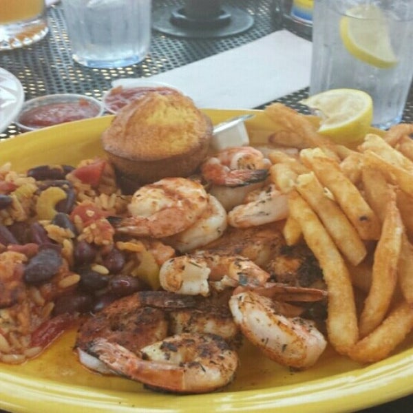 Foto tirada no(a) Gulf Shore Restaurant &amp; Grill por John C. em 9/29/2014