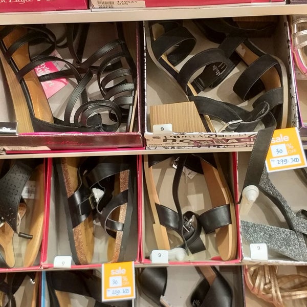 Payless ShoeSource Toko Sepatu di Surabaya