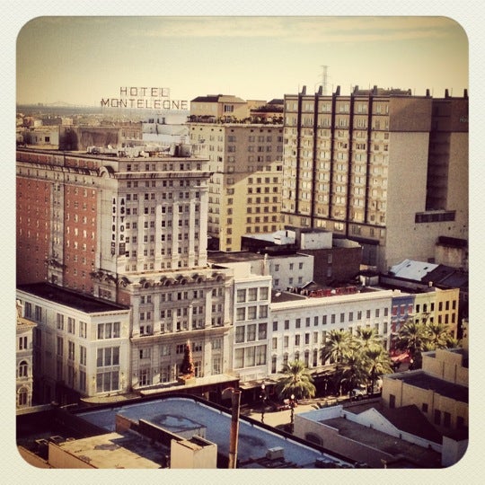 Снимок сделан в Renaissance New Orleans Pere Marquette French Quarter Area Hotel пользователем Barry L. 11/13/2012