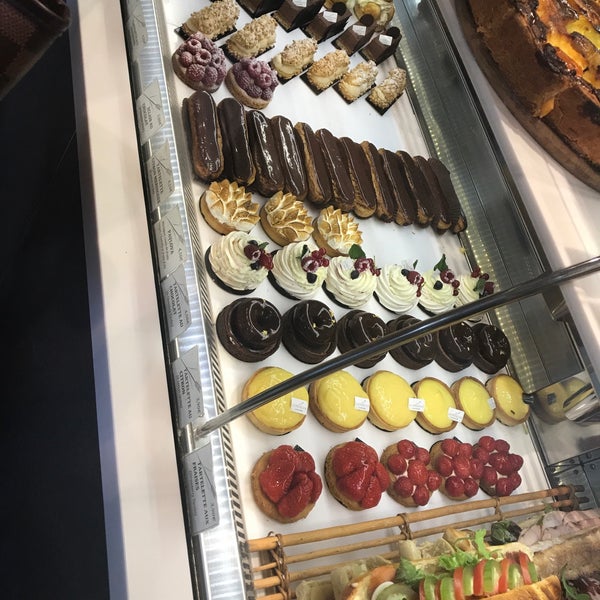 Кафе кондитерская la petite Boulangerie
