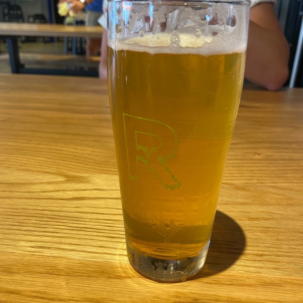Photo taken at Rockwell Beer Co. by Laura J. on 6/12/2021
