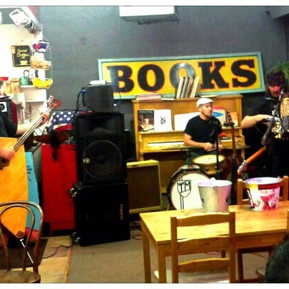 6/12/2013にJeremiah Z.がMUTINY Information Cafeで撮った写真