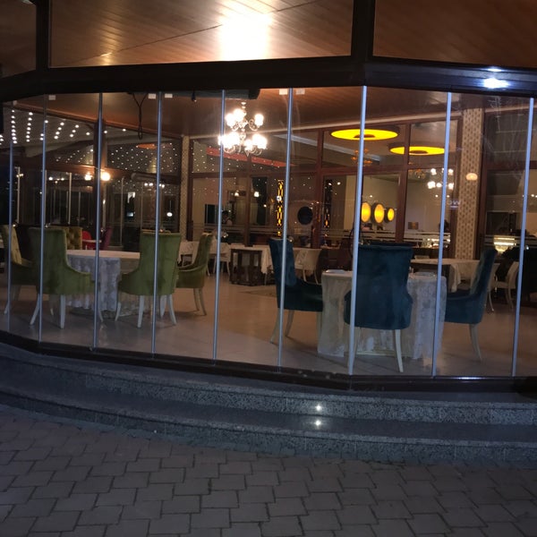 Foto diambil di Altınkalp Restaurant Düğün Salonu oleh Mikeeee pada 3/21/2018