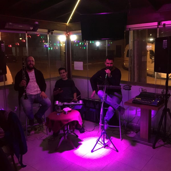 รูปภาพถ่ายที่ Ön Cadde Cafe &amp; Bistro โดย Öner Ö. เมื่อ 2/18/2017