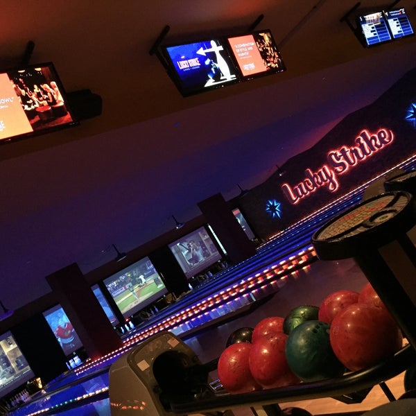 Photo taken at 10Pin Bowling Lounge by Hessa A. on 9/23/2015
