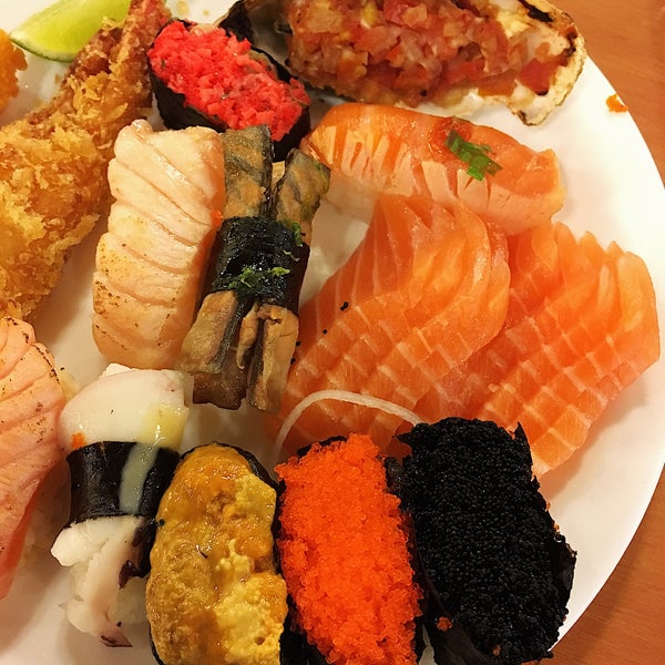 Foto diambil di Sushi Isao oleh Tainah M. pada 12/14/2017