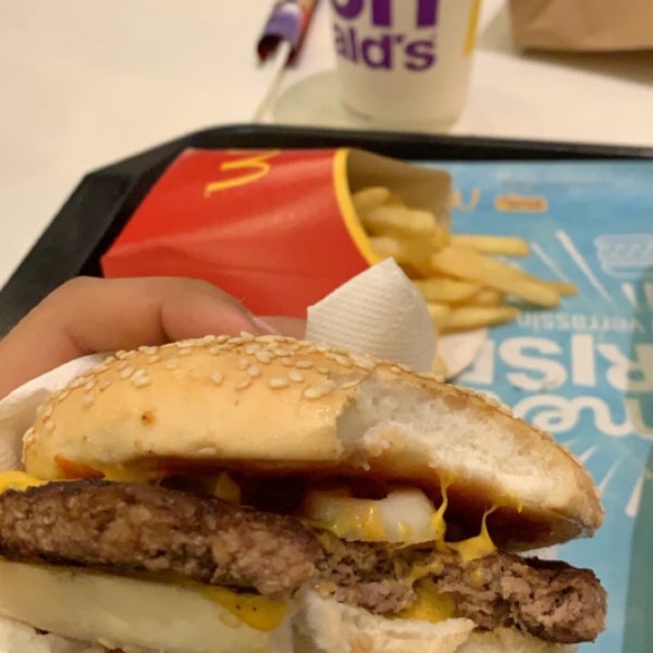 Foto tirada no(a) McDonald&#39;s por 🌻 em 8/12/2019