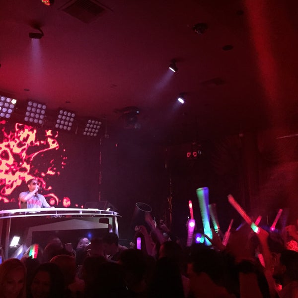Foto tirada no(a) Surrender Nightclub por Koray G. em 7/12/2015