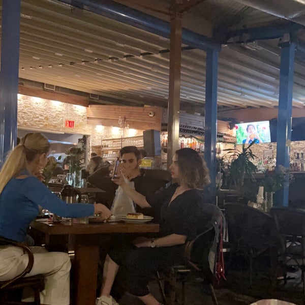 Foto tirada no(a) Rocca Cafe &amp; Lounge por A S. em 5/9/2022