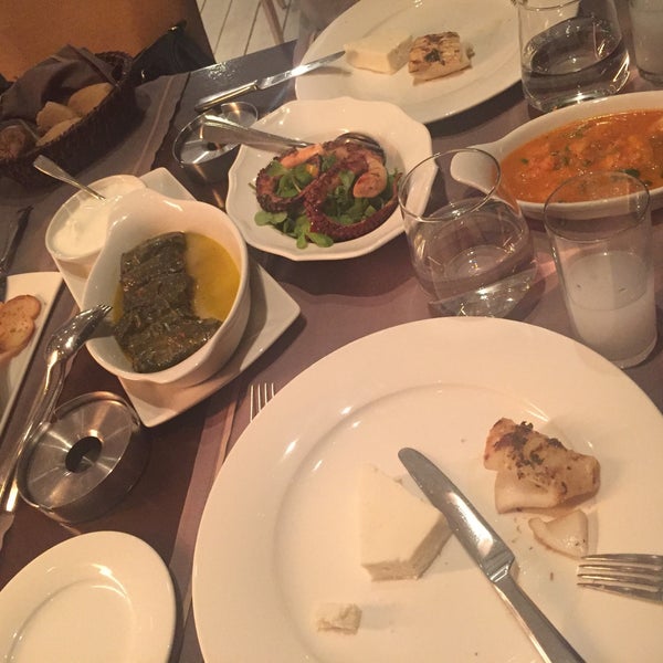 รูปภาพถ่ายที่ Sardunya Fındıklı Restaurant โดย kaavevaricersen เมื่อ 1/30/2016
