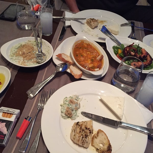 Das Foto wurde bei Sardunya Fındıklı Restaurant von kaavevaricersen am 2/4/2016 aufgenommen
