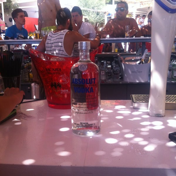Foto scattata a Mikri Ammos Lounge Beach Bar da ina k. il 7/21/2013